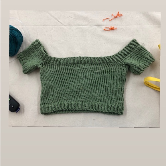 Hand-knit crop top made to order - Picture 2 of 4